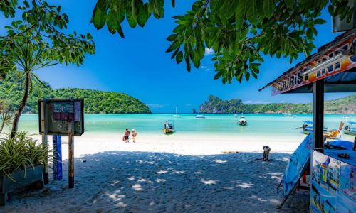 loh dalum beach Phi Phi Thailand